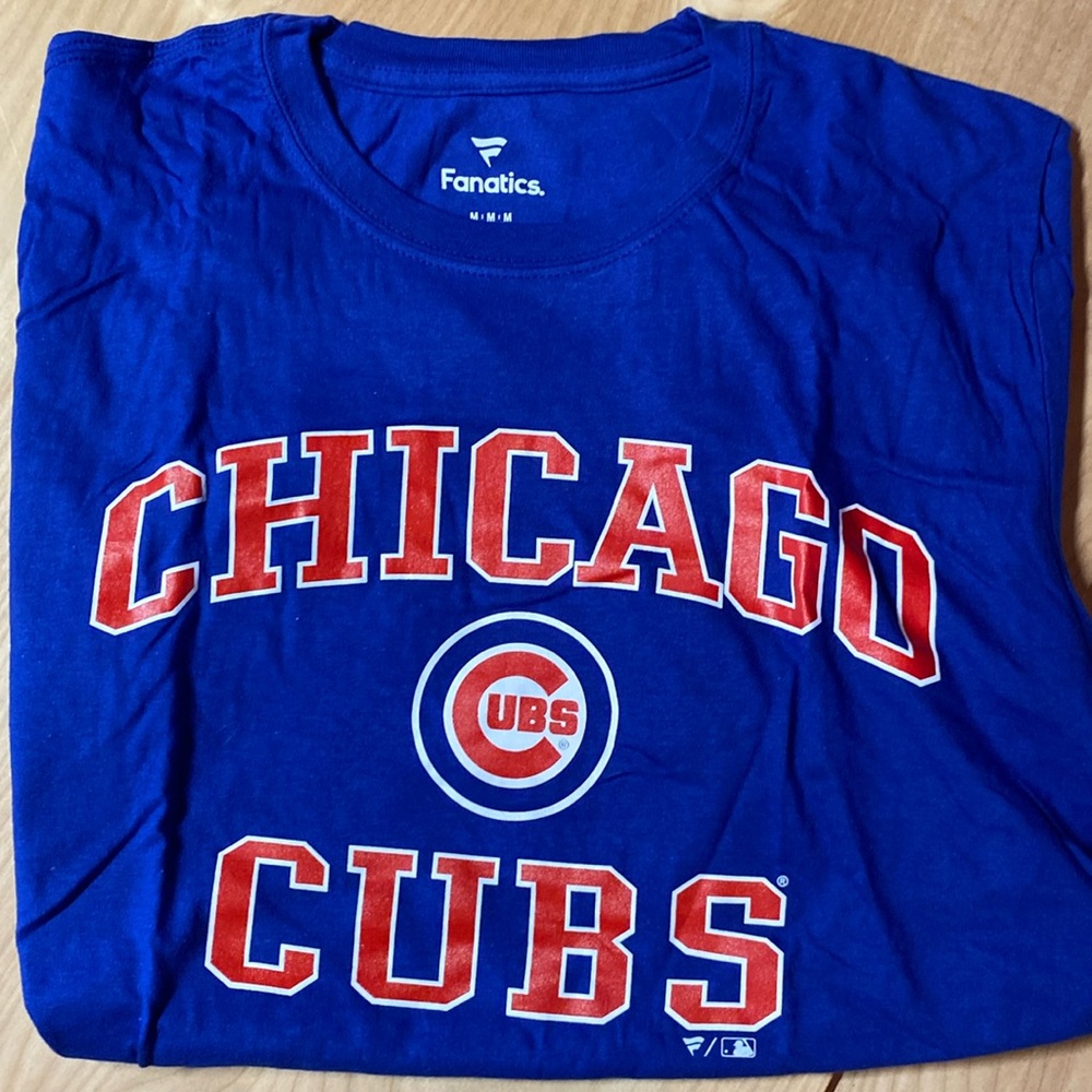 NWT Chicago Cubs logo T-shirt, M